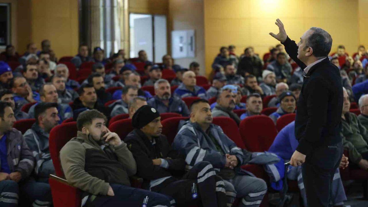 Antalya Büyükşehir’den ilaçlama personeline biyosidal ürün kullanımı eğitimi