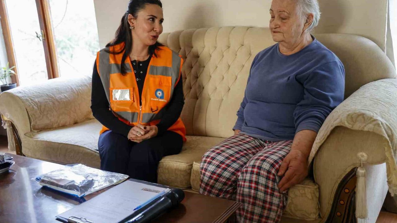 Antalya'da 77 yaşındaki kadının unuttuğu cüzdan evine teslim edildi