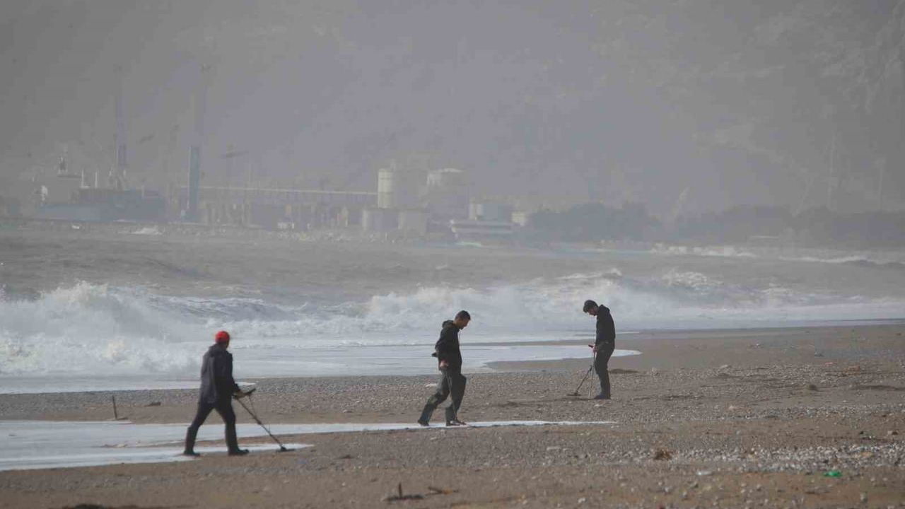 Antalya’da bir haftanın ardından güneş açtı, Konyaaltı’na akın