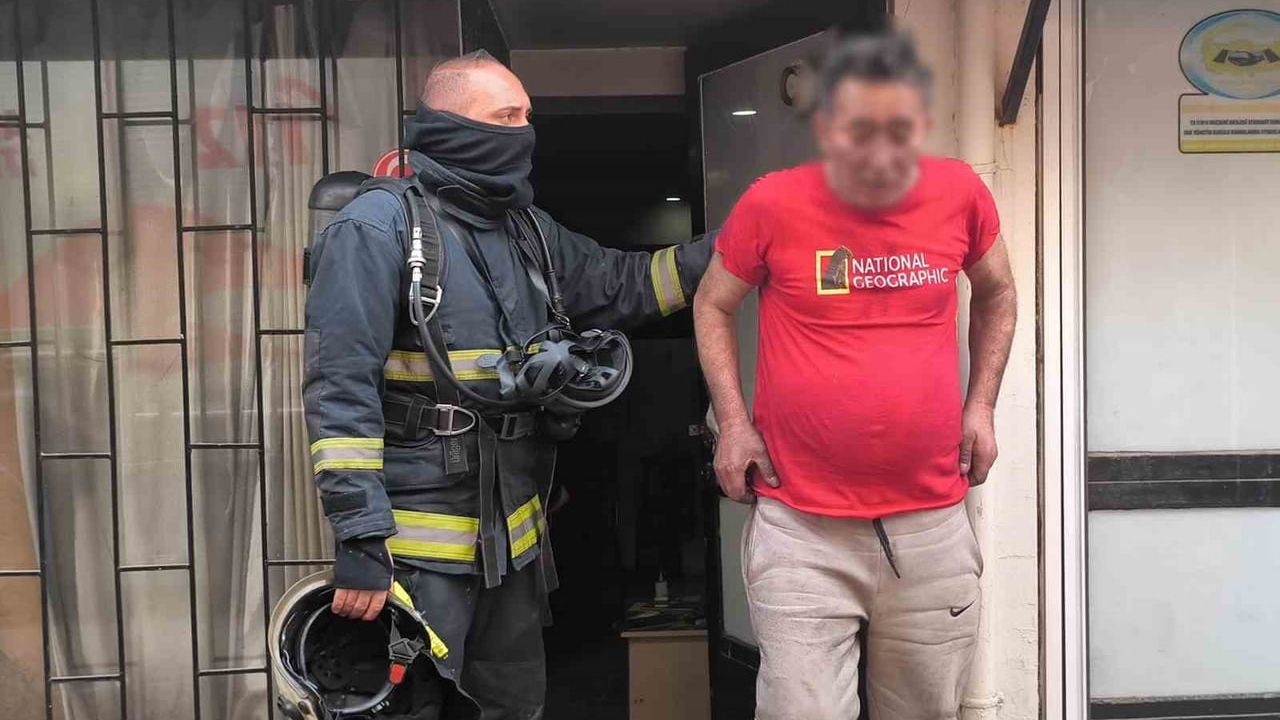 Antalya'da dükkanda çıkan yangında dumandan etkilendi, tedaviye ikna edildi
