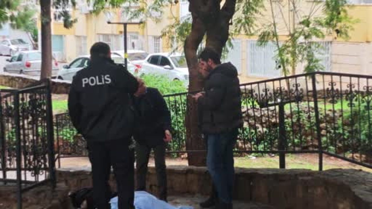 Antalya'da evine yakın parkta 68 yaşındaki erkek ölü bulundu