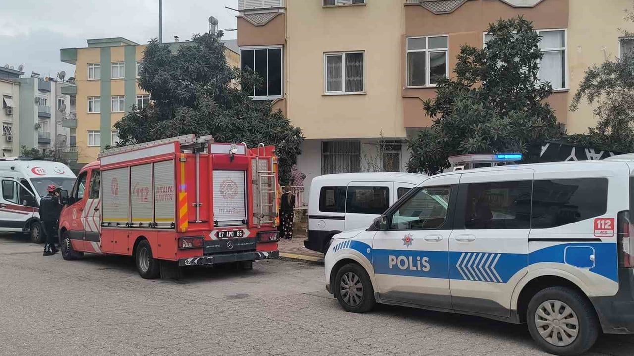 Antalya'da genç kadın fosseptik çukurundan komşular tarafından kurtarıldı