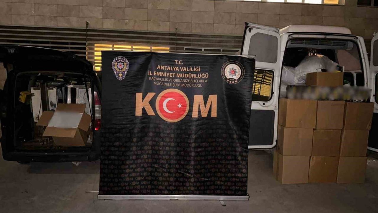 Antalya'da KOM operasyonu: Suç örgütü, zimmet, tarihi eser ve kaçak ürünlerde 12 tutuklama