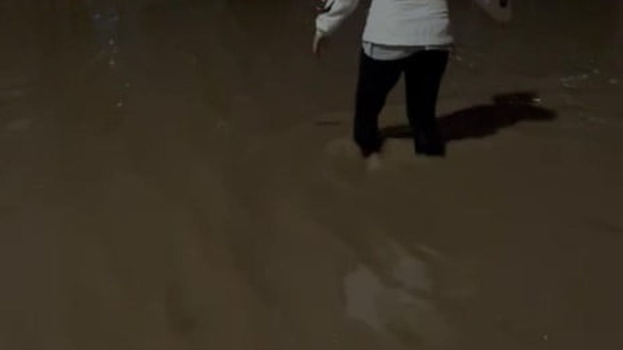 Antalya'da taşan dere 29 bloklu siteyi su altında bıraktı