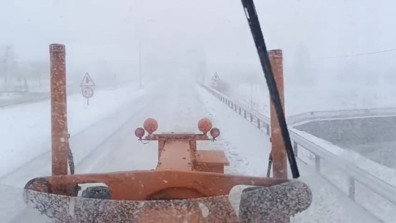 Antalya-Konya kara yolunda kar etkisini artırdı