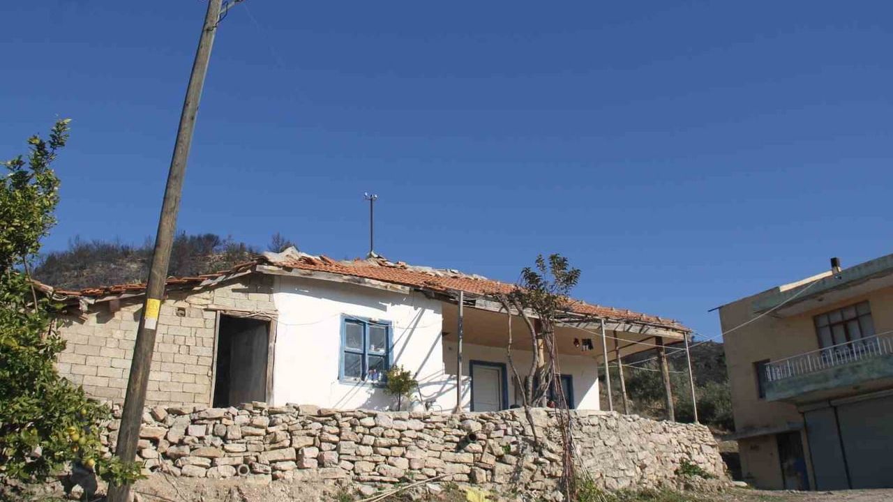 Antalya Serik'te orman yangını: 2 hektarlık kızılçam alanı zarar gördü