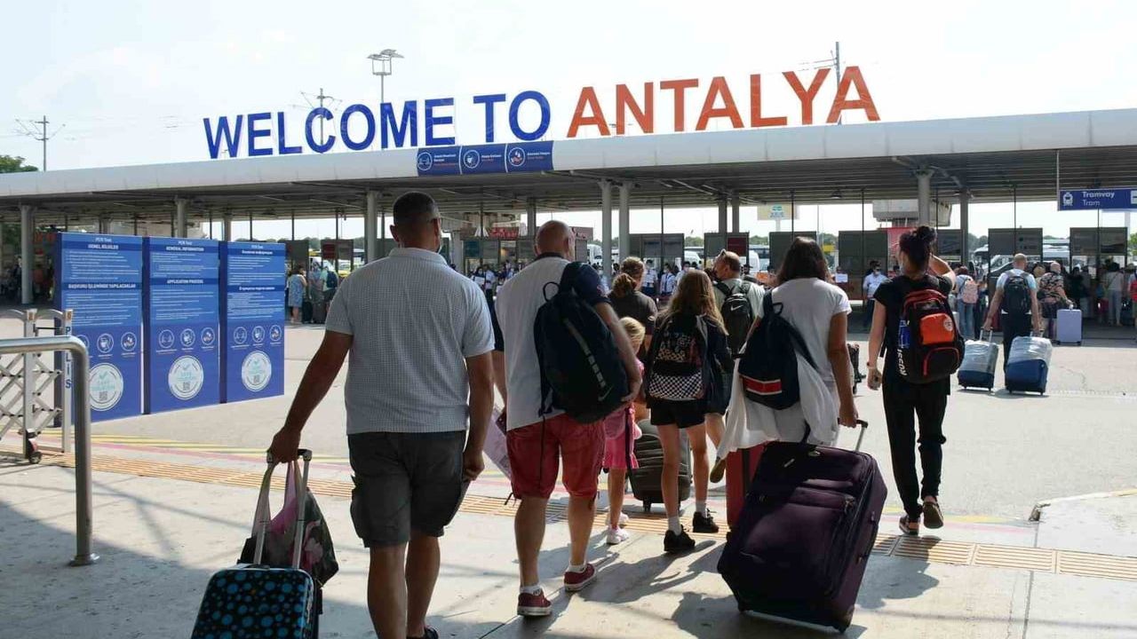 Antalya turizminde rekor: 2025'te 17 milyon 571 bin 155 ziyaretçi