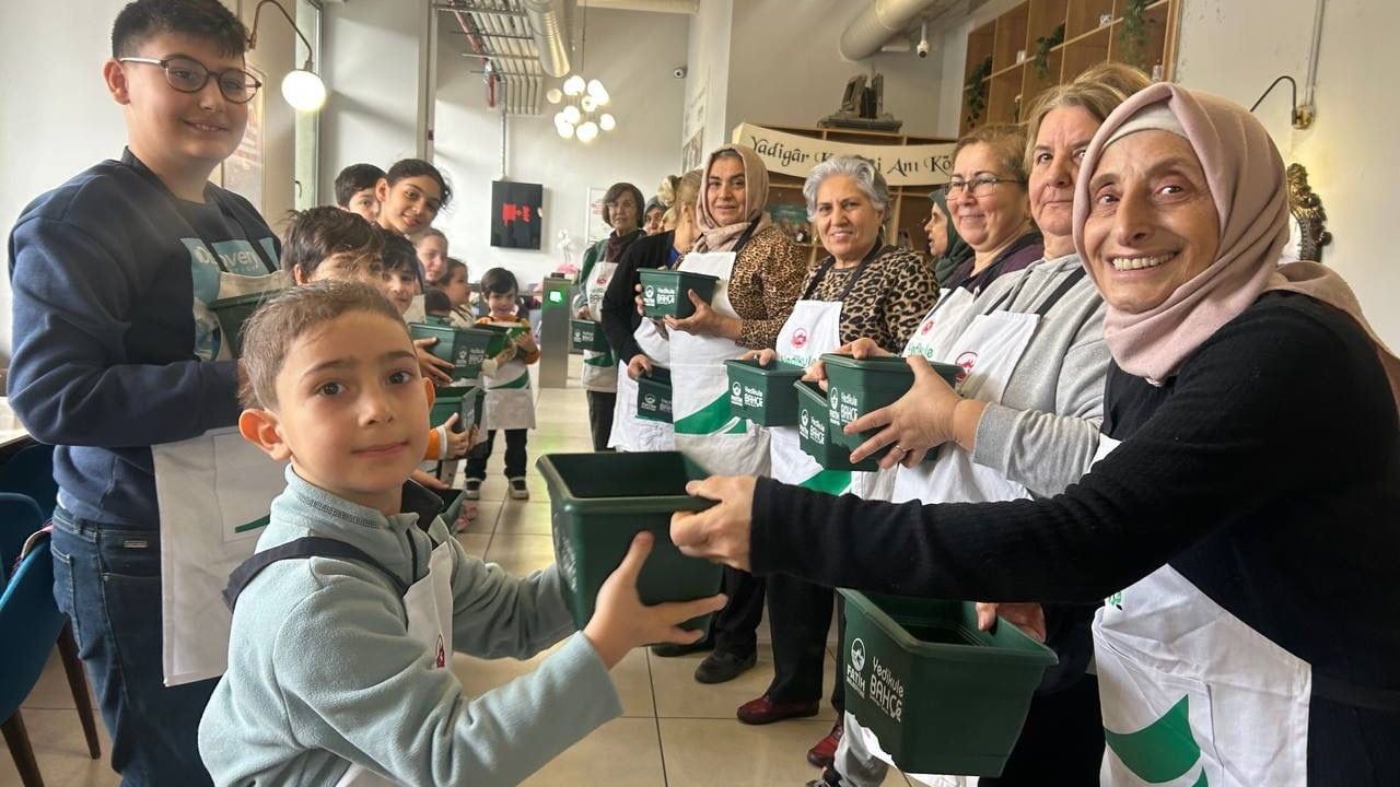 Ara tatilde kuşaklar Yadigar Kahvesi’nde buluştu