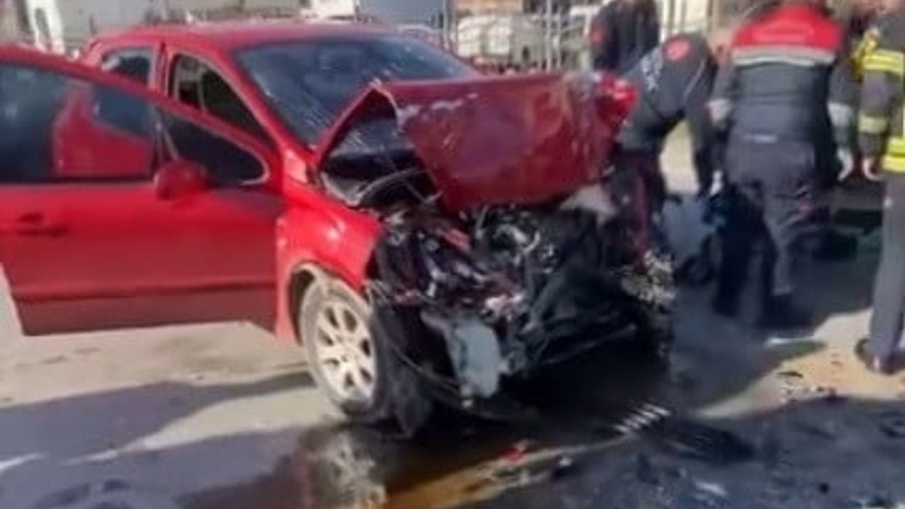 Araklı'da yolcu indiren dolmuşa arkadan çarpan otomobil: 3 yaralı