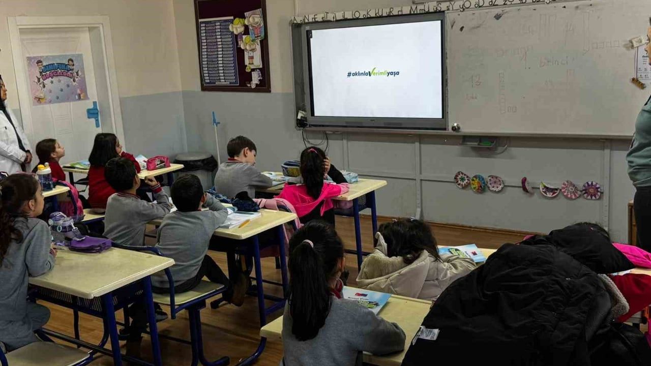 Aras EDAŞ Enerji Verimliliği Haftası'nda Öğrencilerle Buluştu