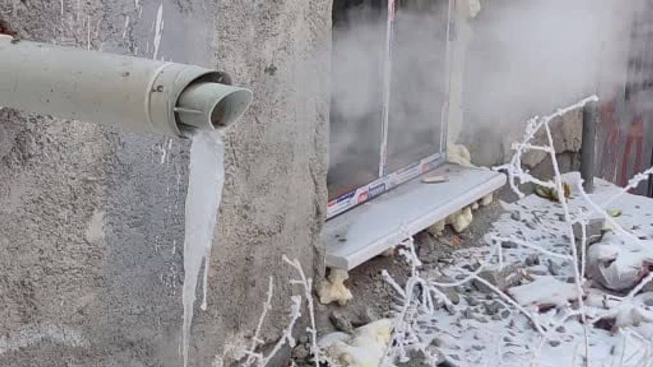 Ardahan’da Sibirya soğukları: Araçlar dondu, ulaşım zorluğu yaşandı