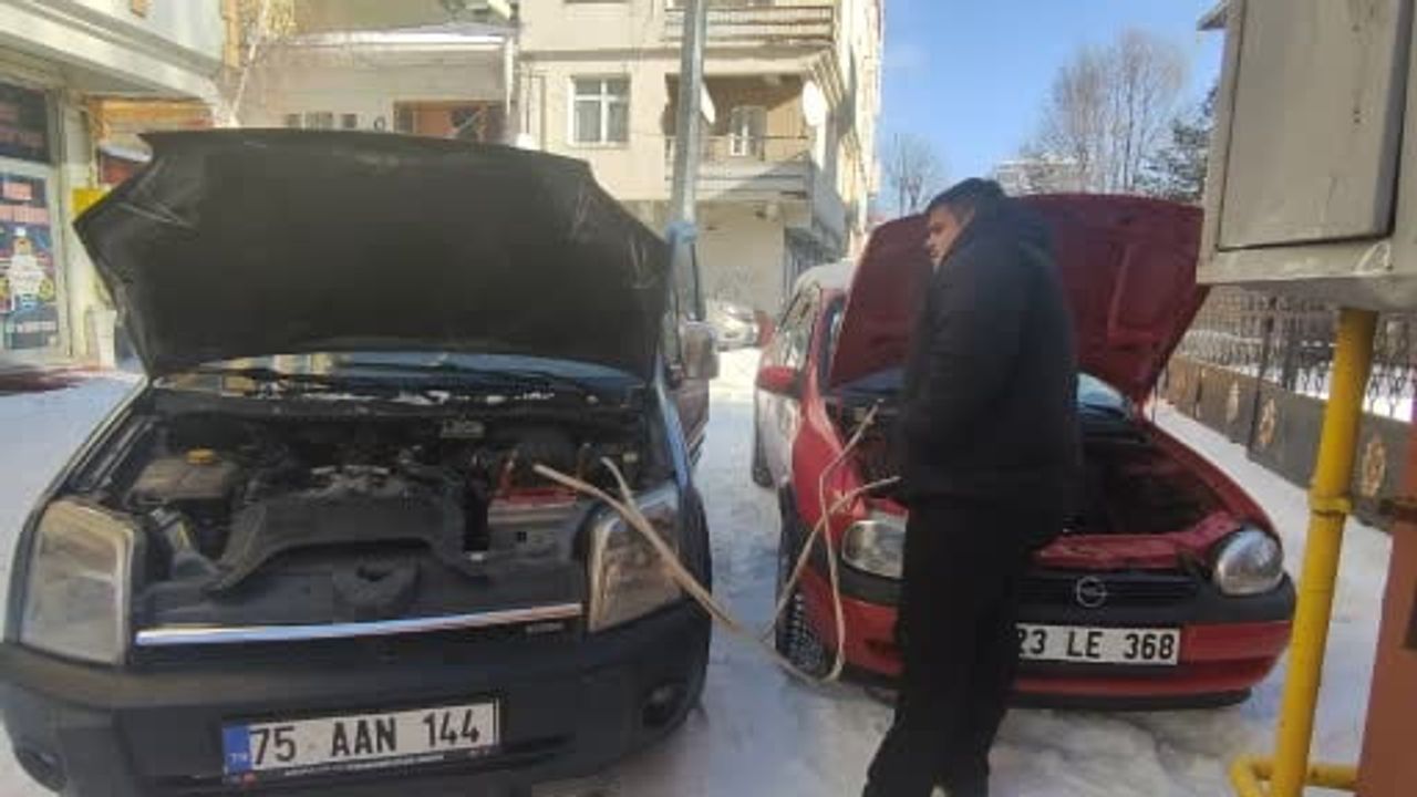 Ardahan'da Sibirya soğukları: Göle eksi 36'yı gördü