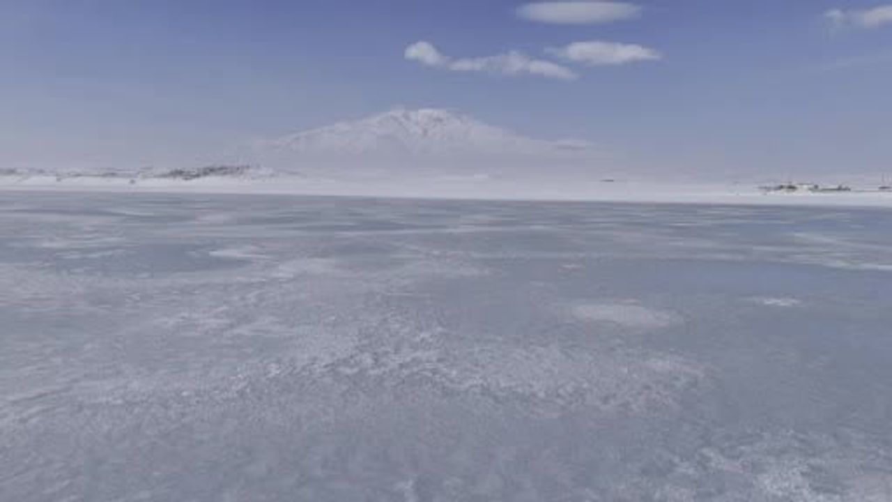 Arin Gölü kısmen dondu — Bitlis'in kuş cenneti buz tuttu