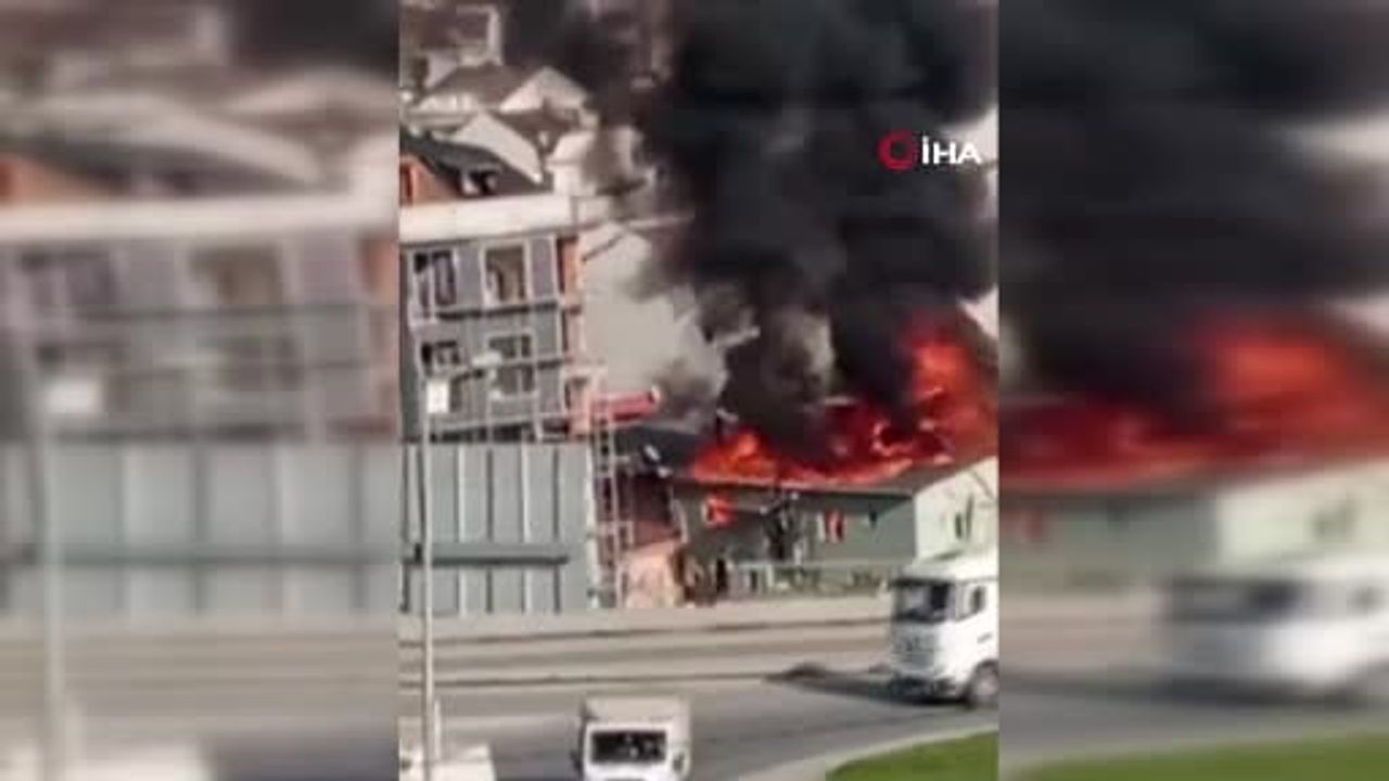 Arnavutköy'de boş iki katlı binanın çatısı alevlere teslim oldu