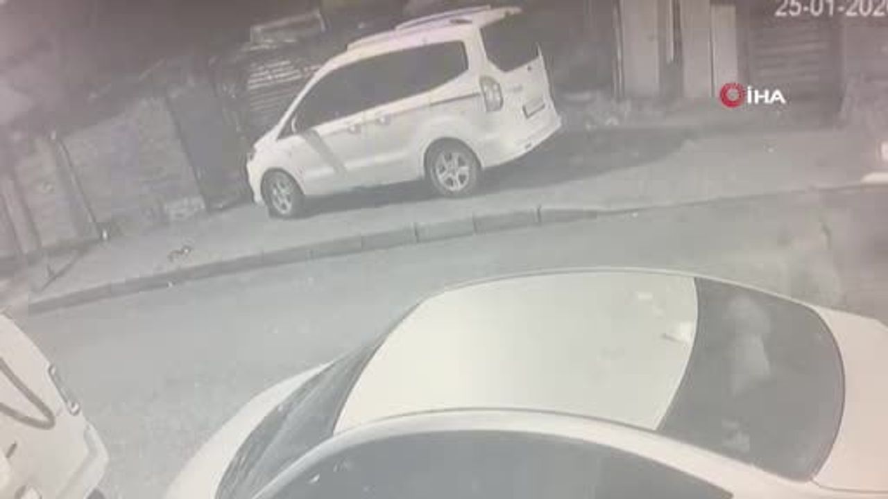 Arnavutköy'de haraç çetesine operasyon: Lastikçiye ateş açan 5 şüpheli yakalandı