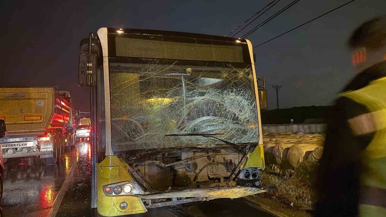 Arnavutköy’de İETT otobüsü ile hafif ticari araç çarpıştı — 2 yaralı
