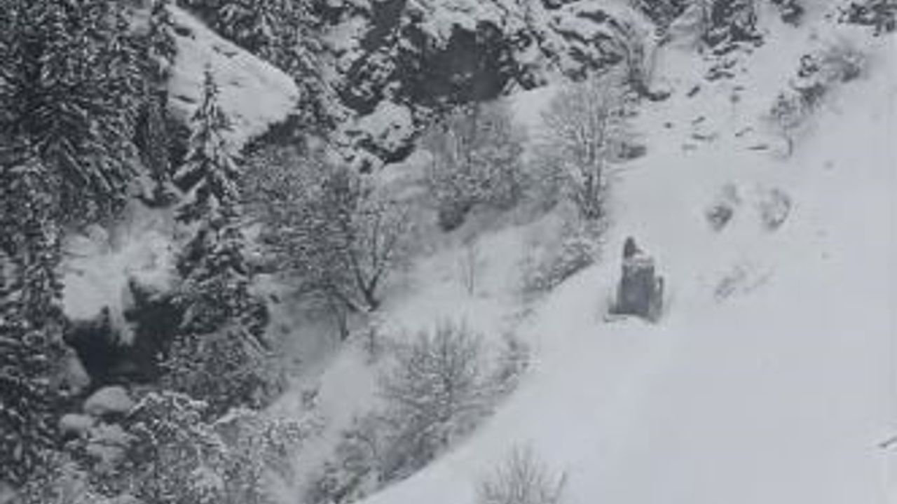 Artvin'de 120 köy yolu yoğun kar nedeniyle ulaşıma kapandı