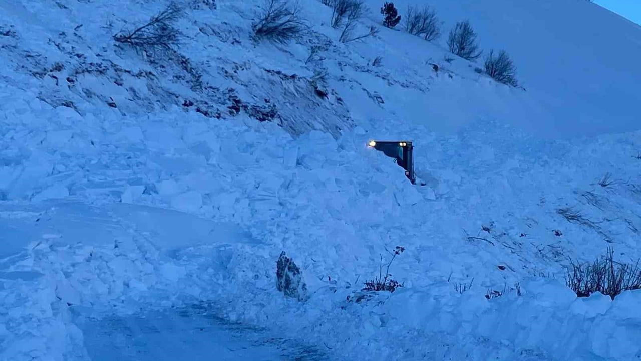 Artvin'de çığ arama çalışmaları yeni risk nedeniyle durduruldu