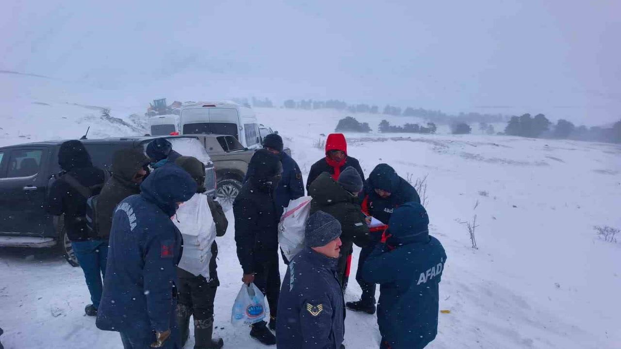 Artvin Zekeriya'da çığ: arama kurtarma çalışmaları sürüyor