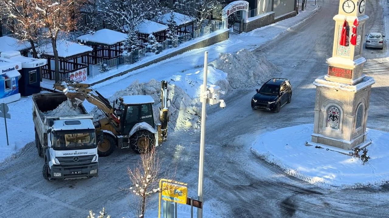 Aşkale'de kar sonrası belediye ekipleri sahada
