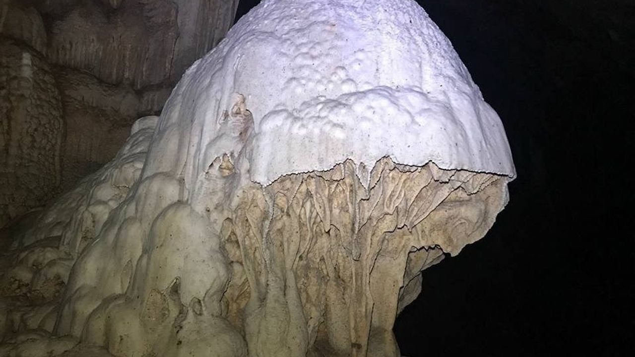 Aslanlı Mağarası ('Yaren') — Kuşadası'nın 110 metrelik yer altı güzelliği