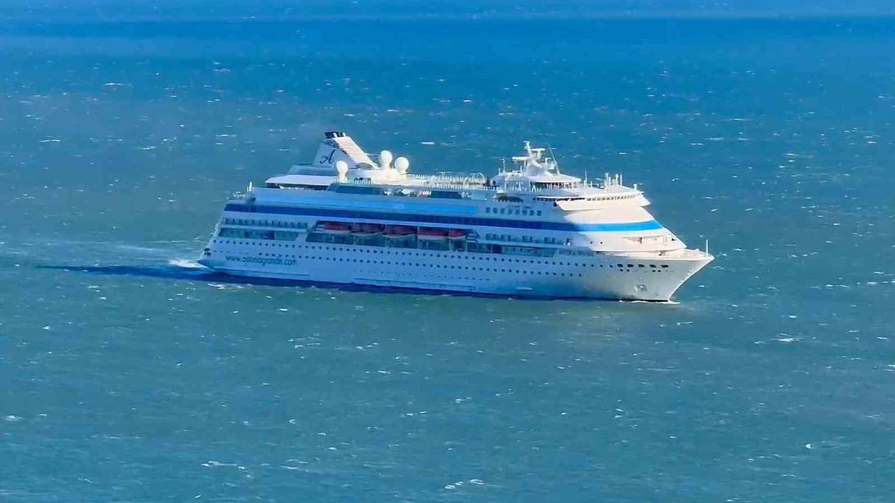 Astoria Grande fırtına nedeniyle Amasra Limanı'na yanaşamadı