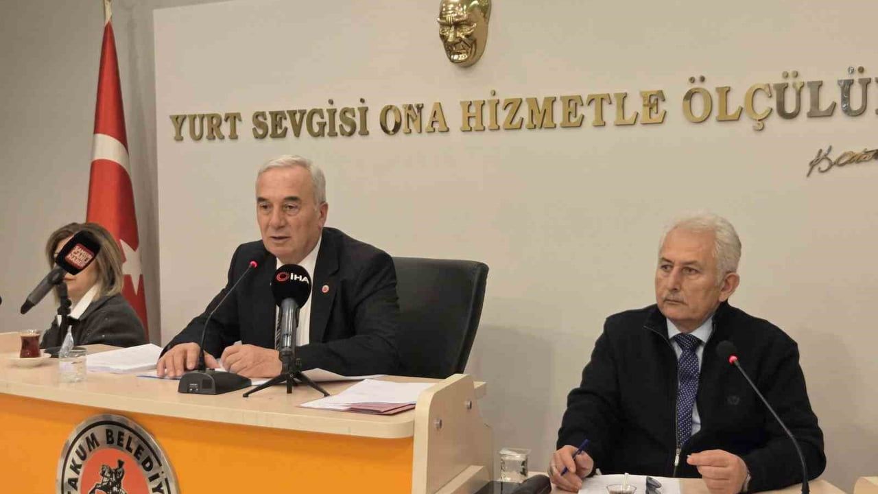 Atakum Belediye Meclisi'nde 13 maddeden 12'si komisyonlara havale edildi