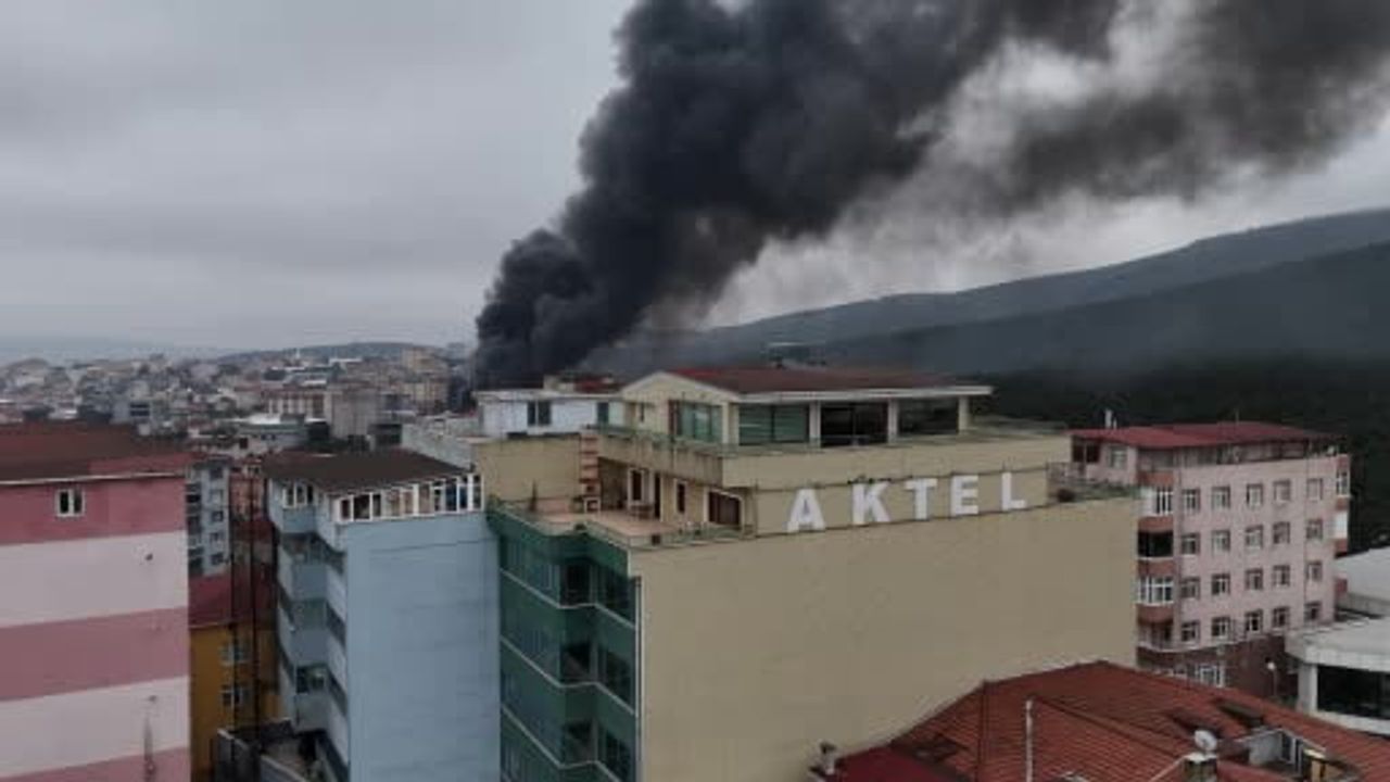 Ataşehir'de fabrika yangını kontrol altına alındı