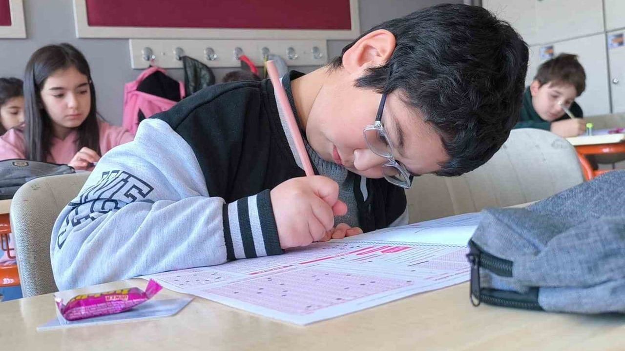 Atatürk Üniversitesi Özel Vakıf Okulları bursluluk sınavı iki gün sürdü