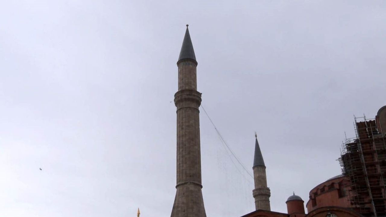 Ayasofya-i Kebir Cami-i Şerifi’nde Minare Aleminin Düşmesi