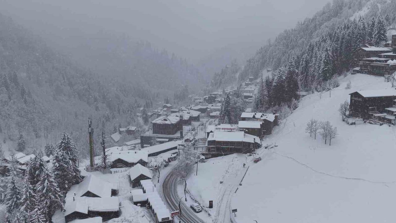 Ayder Yaylası karla kaplandı — Havadan görüntüler