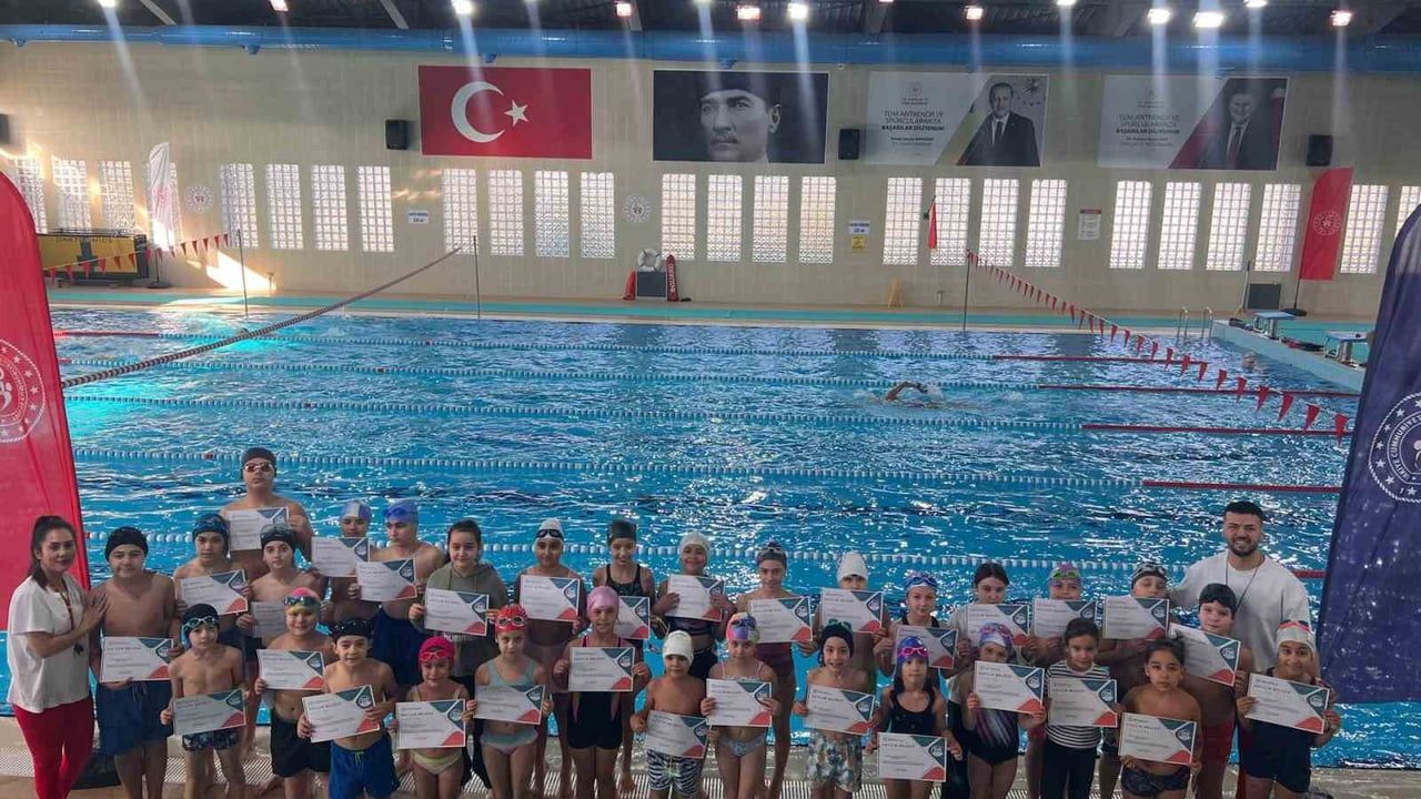 Aydın’da 2 Ayda 200 Çocuk Yüzme Öğrendi