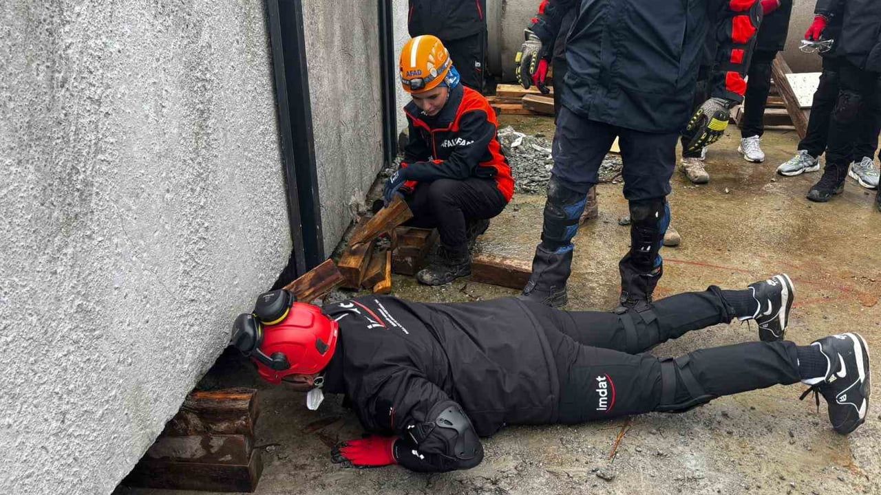 Aydın'da AFAD Koordinasyonunda Enkaz Arama ve Kurtarma Eğitimleri Sürüyor