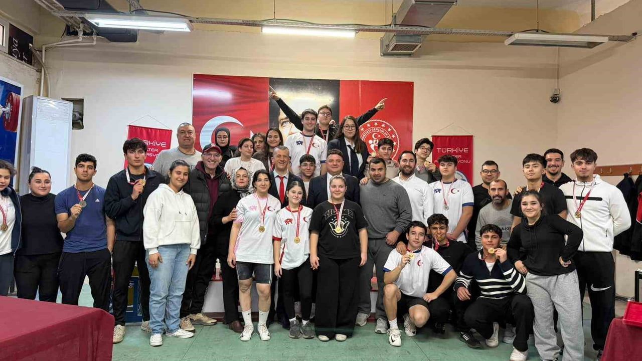 Aydın'da Gençler Halter Müsabakaları Tamamlandı