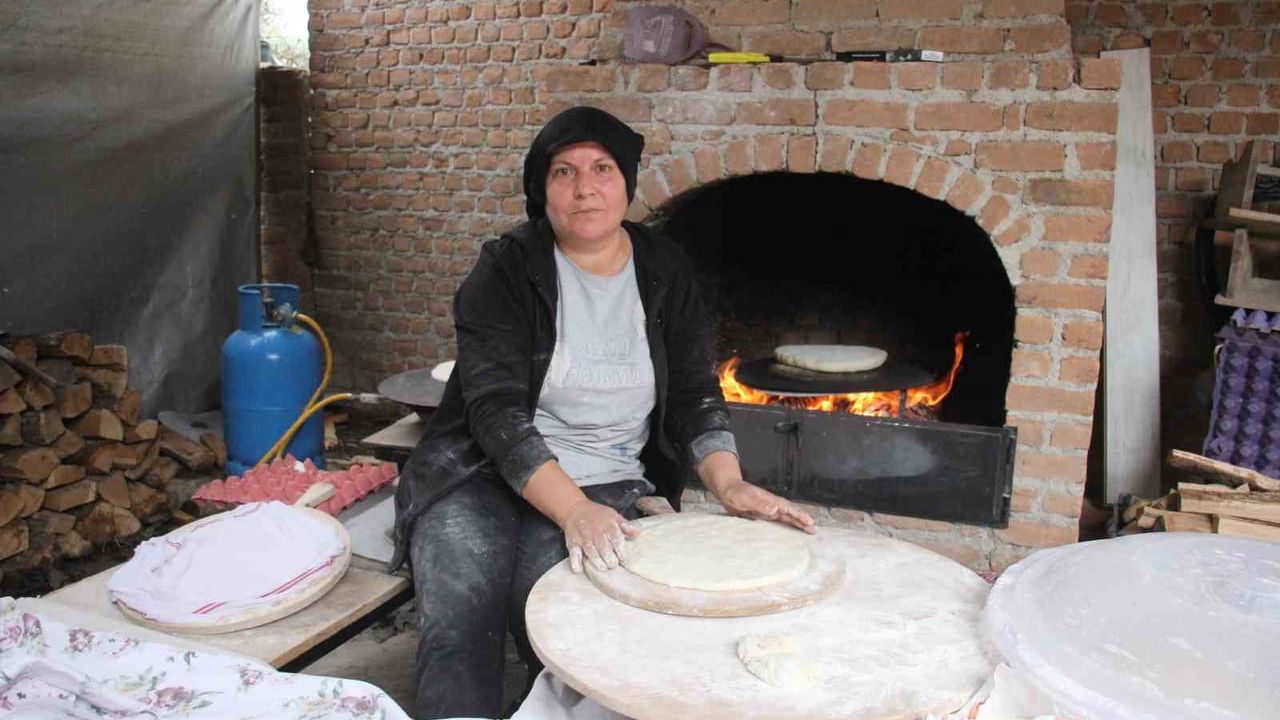Aydın'da Nurgüzel Yılmaz’ın Geleneksel Ekmeği Zeytin Kahvaltı'nın Vazgeçilmezi