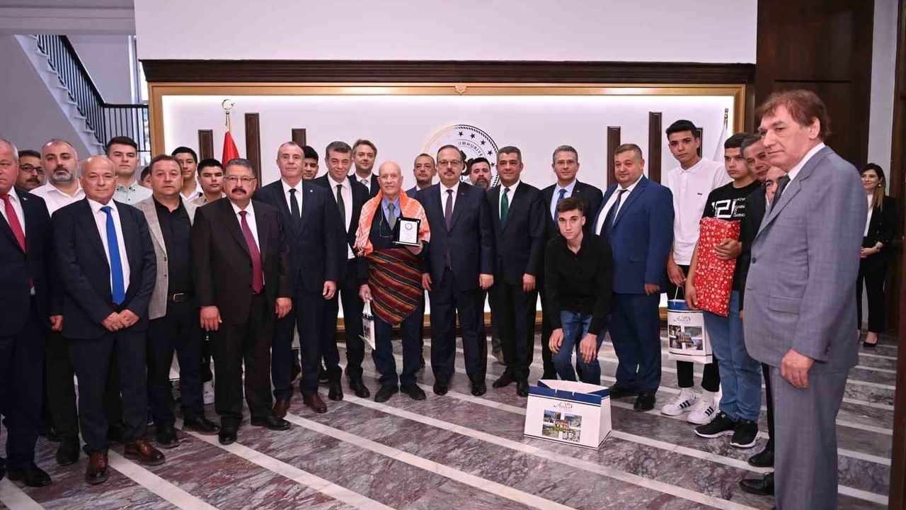 Aydın'da 'Yılın Ahisi' Aziz Düzgünel Vefat Etti