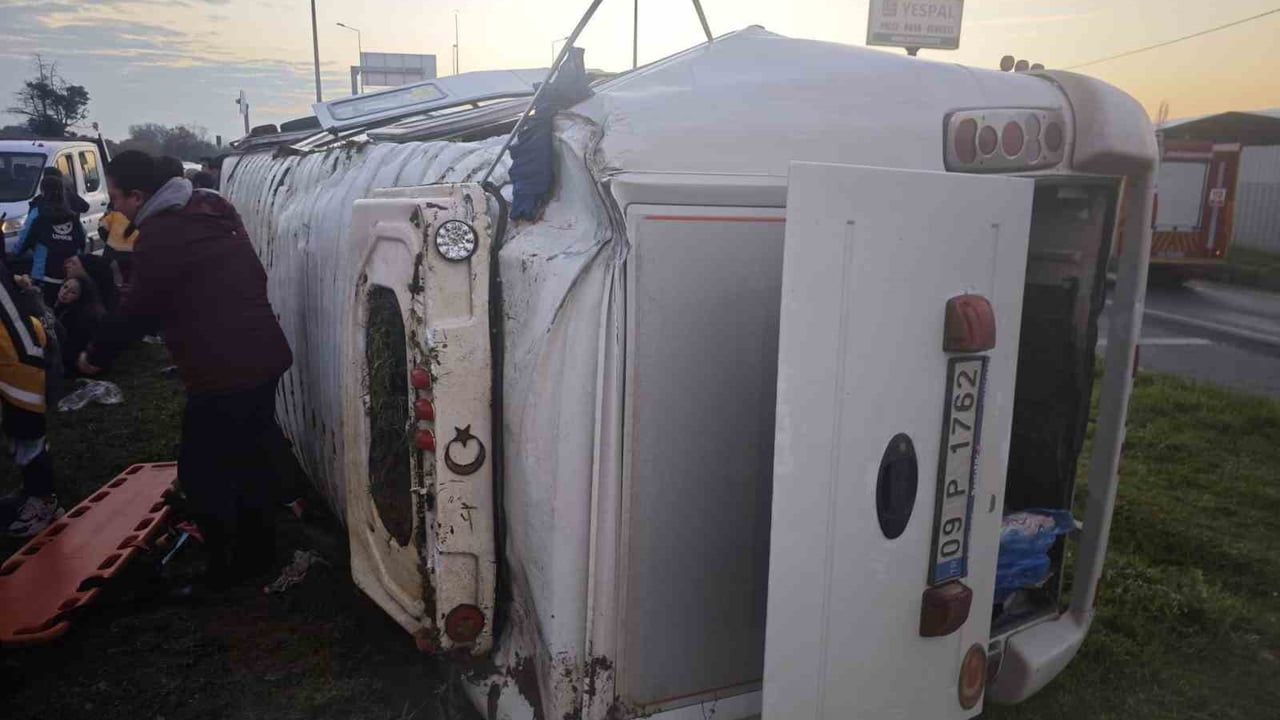 Aydın-Denizli Karayolu’nda buzlanma sonucu işçi servisi devrildi: 16 yaralı