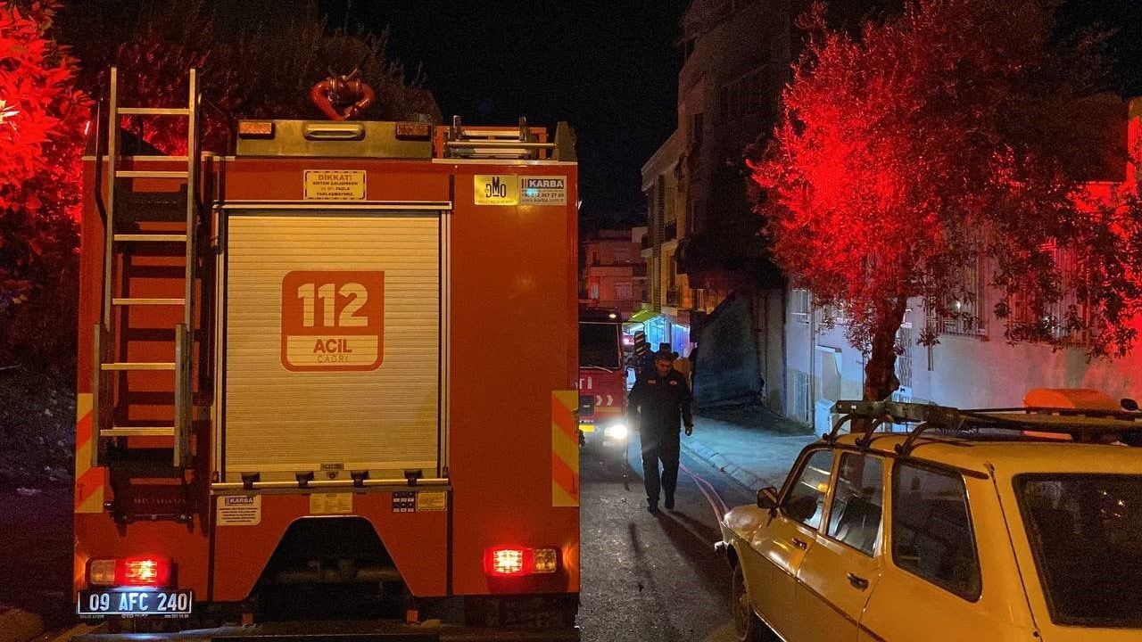 Aydın Efeler'de depoda yangın: 2 kişi dumandan etkilendi