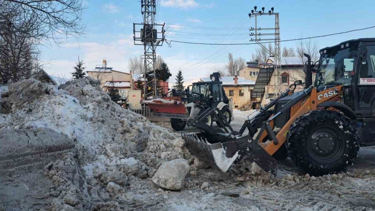 Aydıntepe'de karla mücadele çalışmaları sürüyor