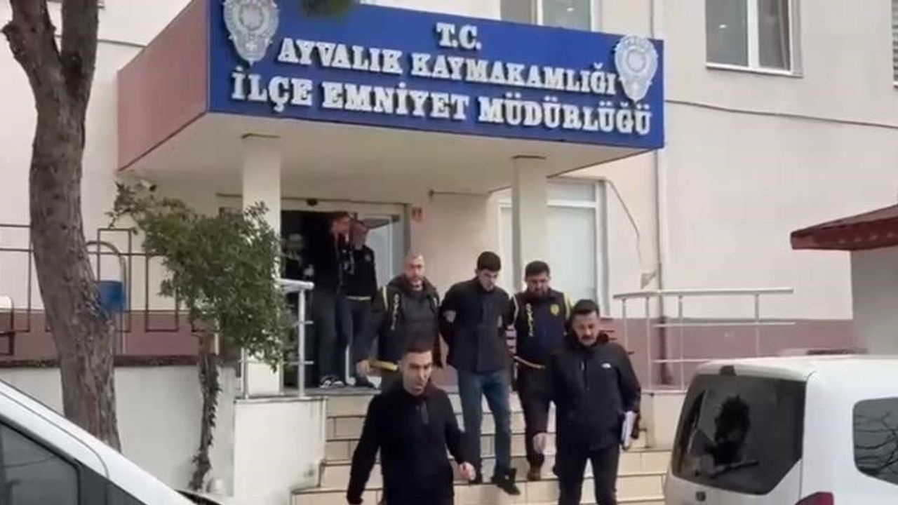Ayvalık'ta sahte başkomiser ve sahte savcı yakalandı