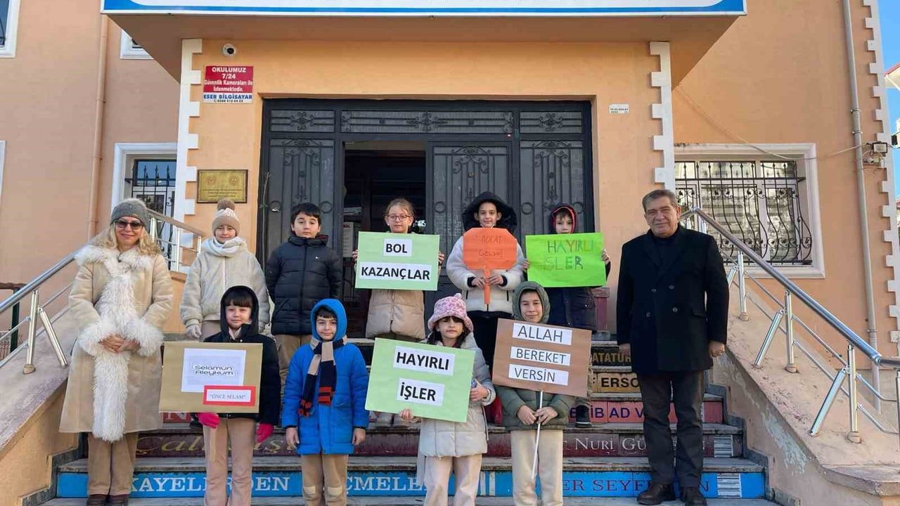 Babaeski’de "Türkiye Selamlaşıyor" Etkinliği: Nezaket Sokaklara Taşındı