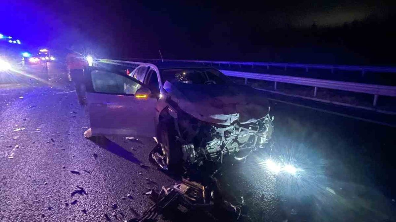 Babaeski otoyolunda iki aracın çarpışması: 6 yaralı