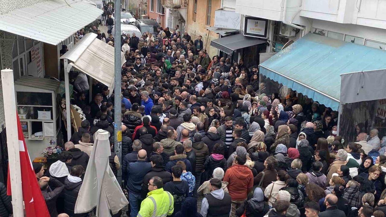Babasını Kurtarmaya Çalışırken Kuyuda Hayatını Kaybeden 17 Yaşındaki Efe Uğurlandı