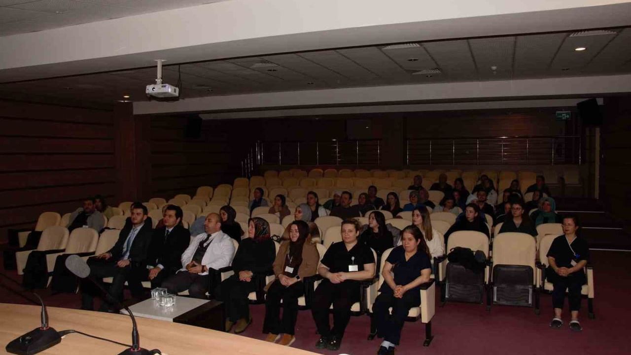 Bafra Devlet Hastanesi'nde 6 Haftalık Yoğun Bakım Hemşire Sertifikasyon Eğitimi