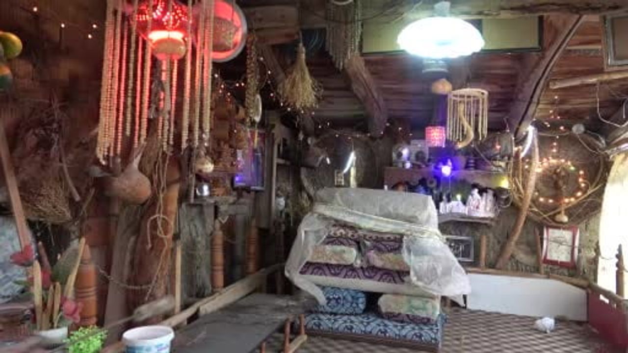 Bahçesini müzeye çevirdi: 30 yılda topladığı eşyalarla sergi