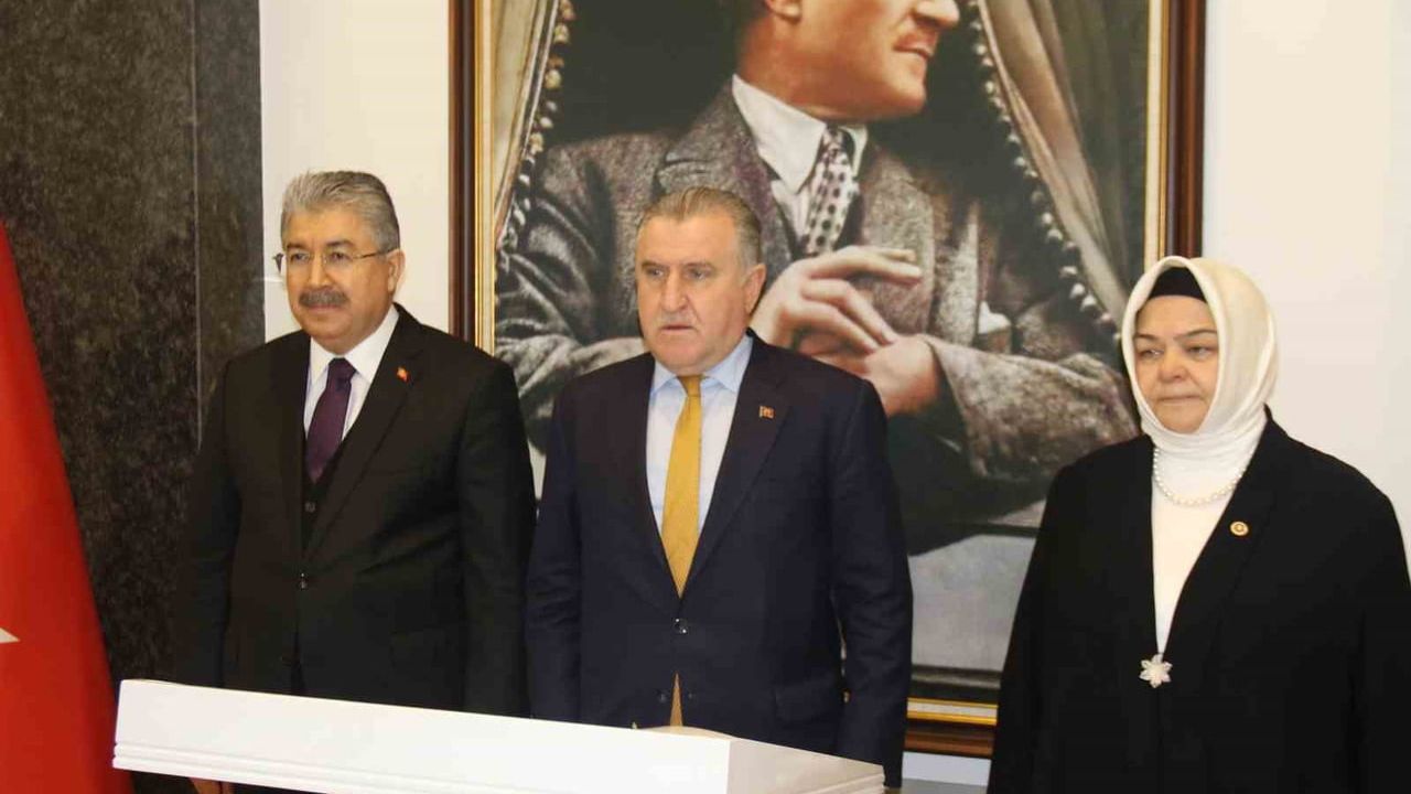 Bakan Dr. Osman Aşkın Bak Eskişehir'de