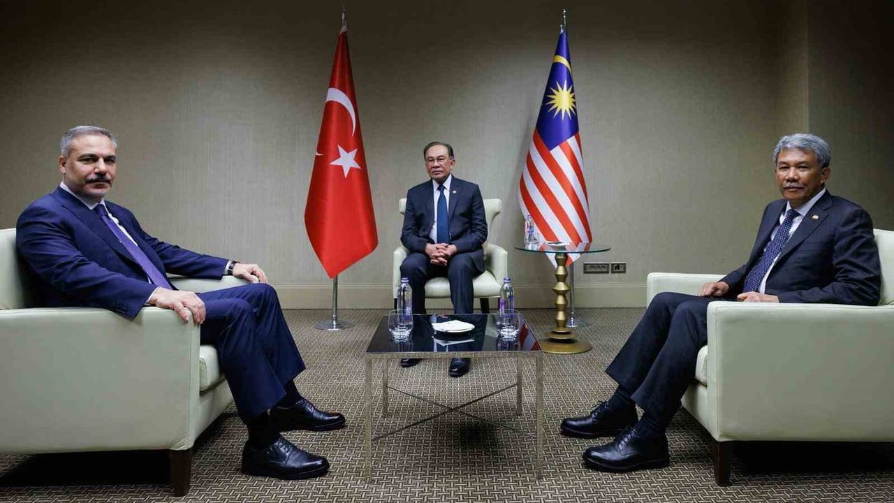 Bakan Fidan, Malezya Başbakanı Enver İbrahim ve Dışişleri Bakanı Mohamed Hasan ile Ankara’da Görüştü