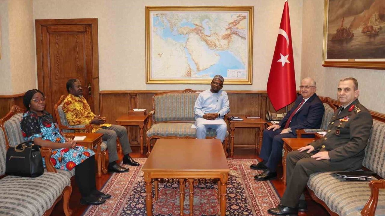 Bakan Güler, Gana’nın Ankara Büyükelçisi Abdul Nasiru-Deen'i kabul etti