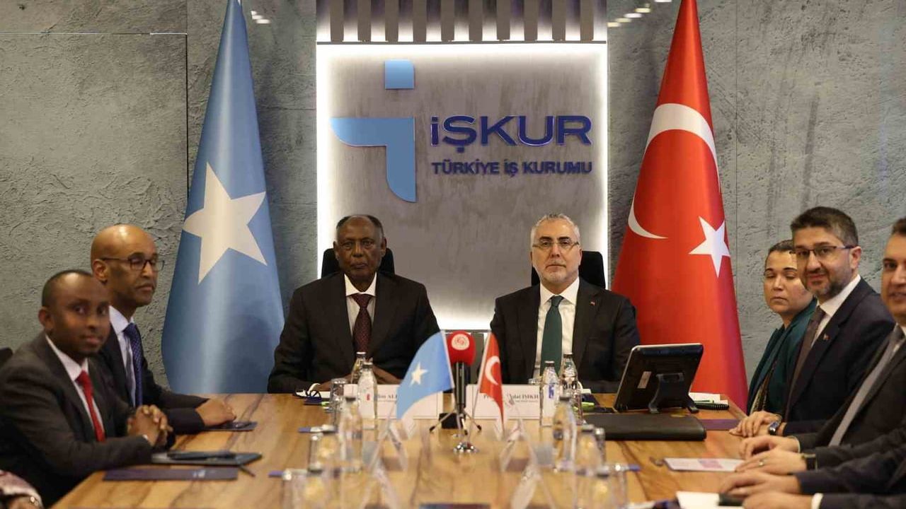 Bakan Işıkhan ve Somali Bakanı Salim Alio Ibro Türkiye-Somali Ortak Komisyonu toplantısında