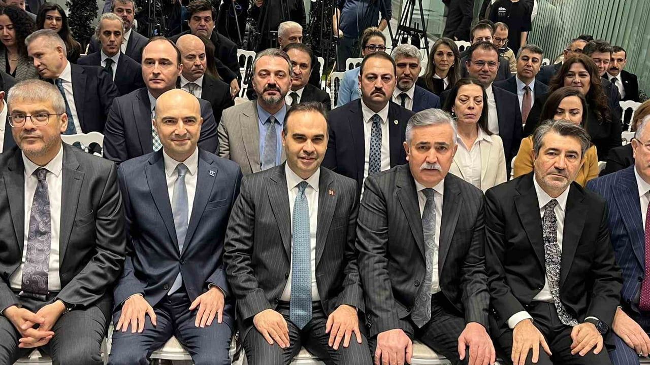 Bakan Kacır: Türkiye istikrarıyla fırtınalara göğüs geriyor — KOSGEB Refinansman Kefalet Programı imza töreni